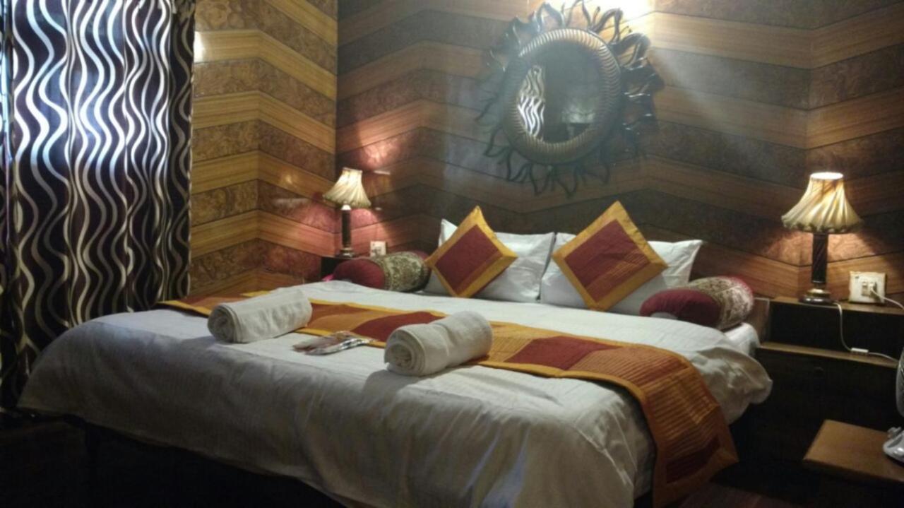 Goroomgo Ankur Lake View Mall Road Nainital - Prime Location With Luxury Room 외부 사진