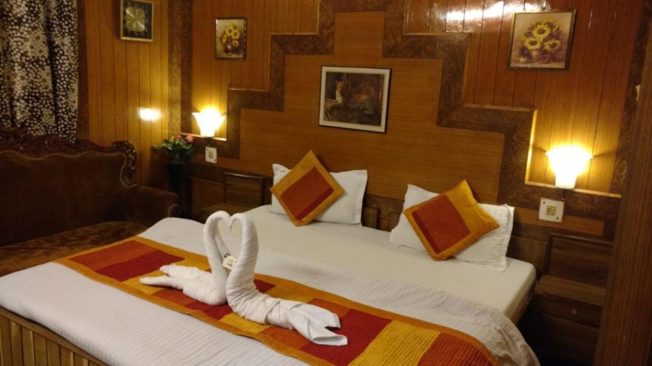 Goroomgo Ankur Lake View Mall Road Nainital - Prime Location With Luxury Room 외부 사진