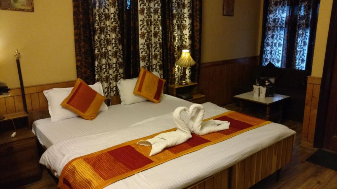 Goroomgo Ankur Lake View Mall Road Nainital - Prime Location With Luxury Room 외부 사진