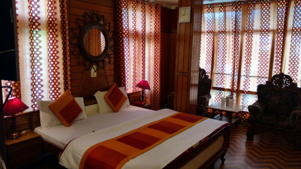 Goroomgo Ankur Lake View Mall Road Nainital - Prime Location With Luxury Room 외부 사진